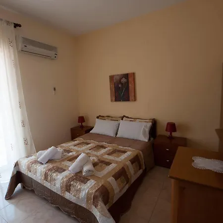 Hotel Studios Maria 2*